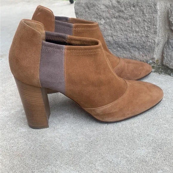 Aquatalia Suede Tan/Grey Ankle Booties, Block Heel Women’s size 9 Made in Italy - Picture 2 of 11